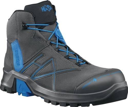 Ein grauer und blauer Outdoor-Wanderstiefel aus strapazierfähigem Material, mit verstärkter Zehenpartie und Knöchelunterstützung, speziell für raues Gelände konzipiert.