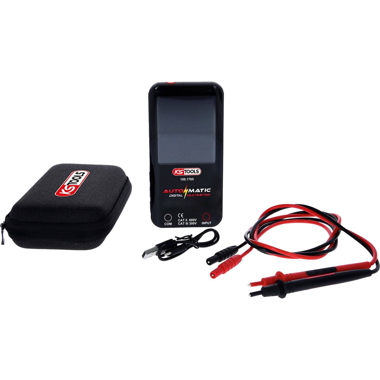 Digitales Multimeter der Marke 'KS Tools' mit roten und schwarzen Messleitungen, USB-Kabel und schützender Transporttasche.