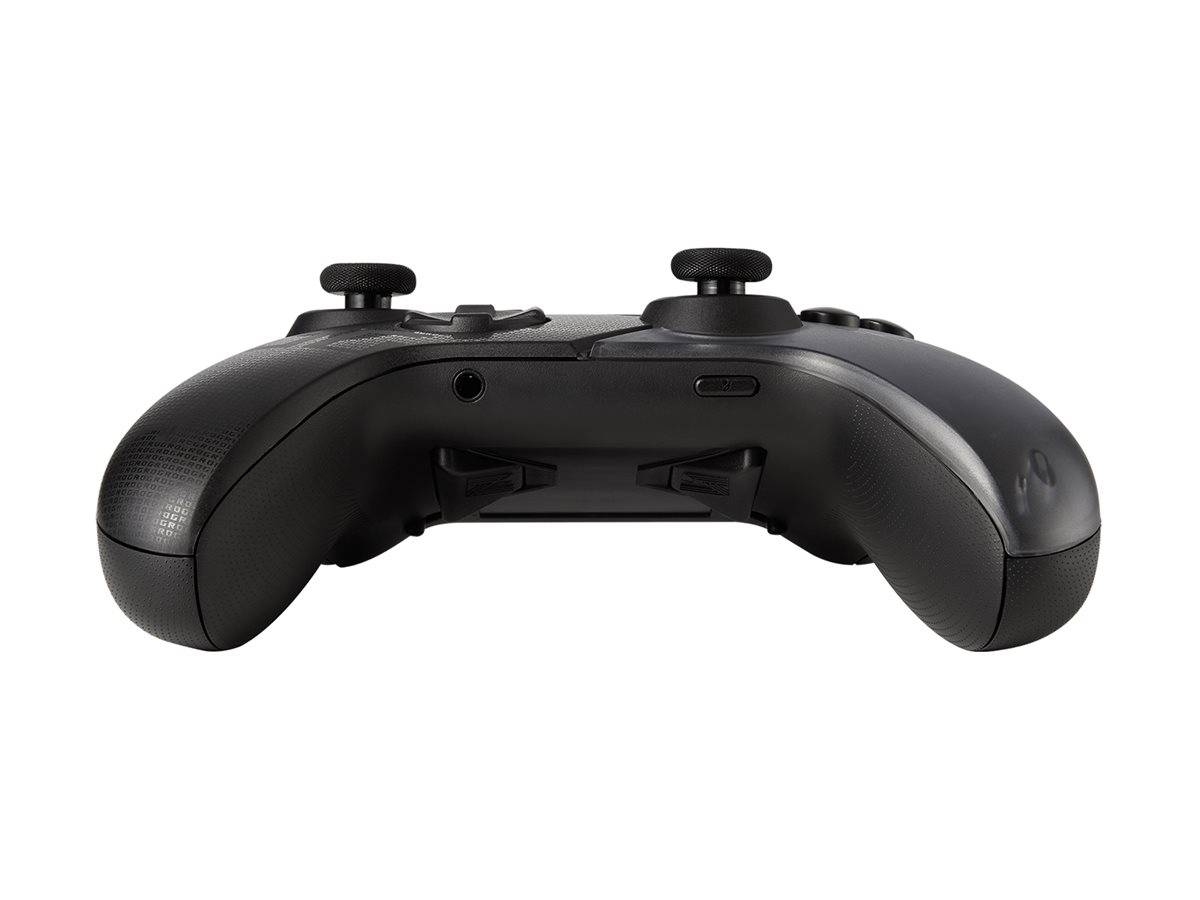 Schwarzer Gamecontroller von vorne fotografiert, zeigt zwei analoge Sticks und Schulterschalter auf weißem Hintergrund.