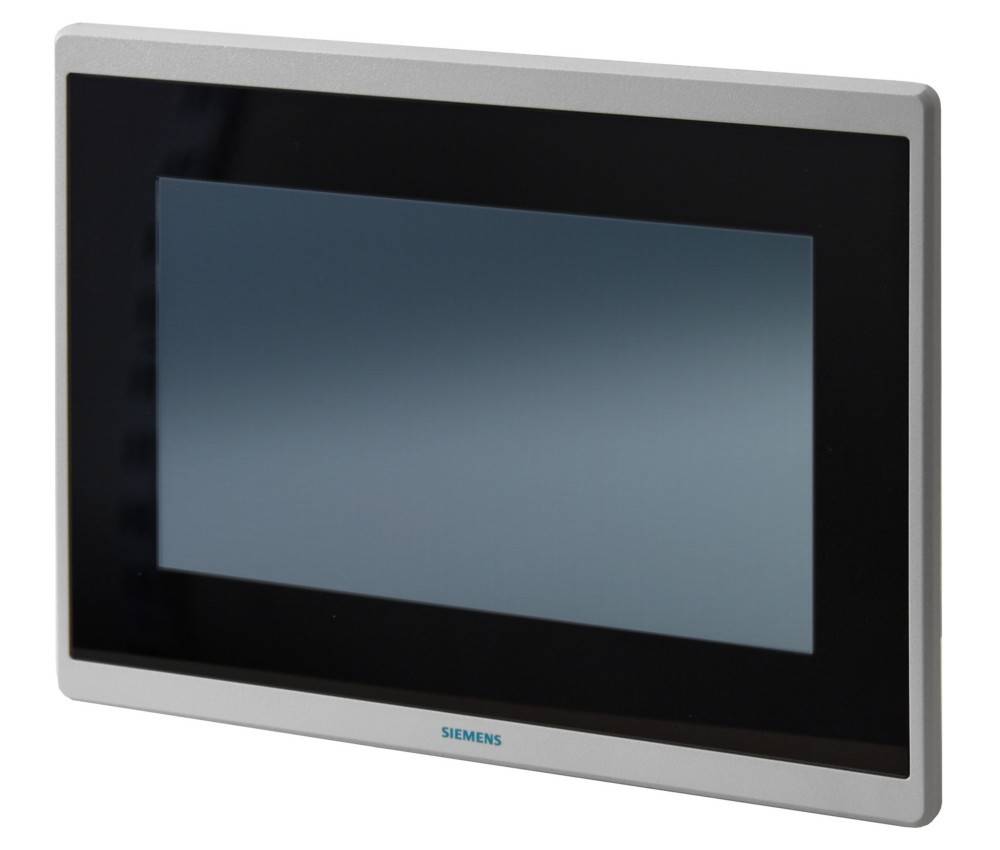 Ein Siemens-Touchscreen-Display mit einem eleganten silbernen Rahmen wird in einem leichten Winkel gezeigt. Der Bildschirm ist ausgeschaltet und zeigt eine reflektierende Oberfläche.