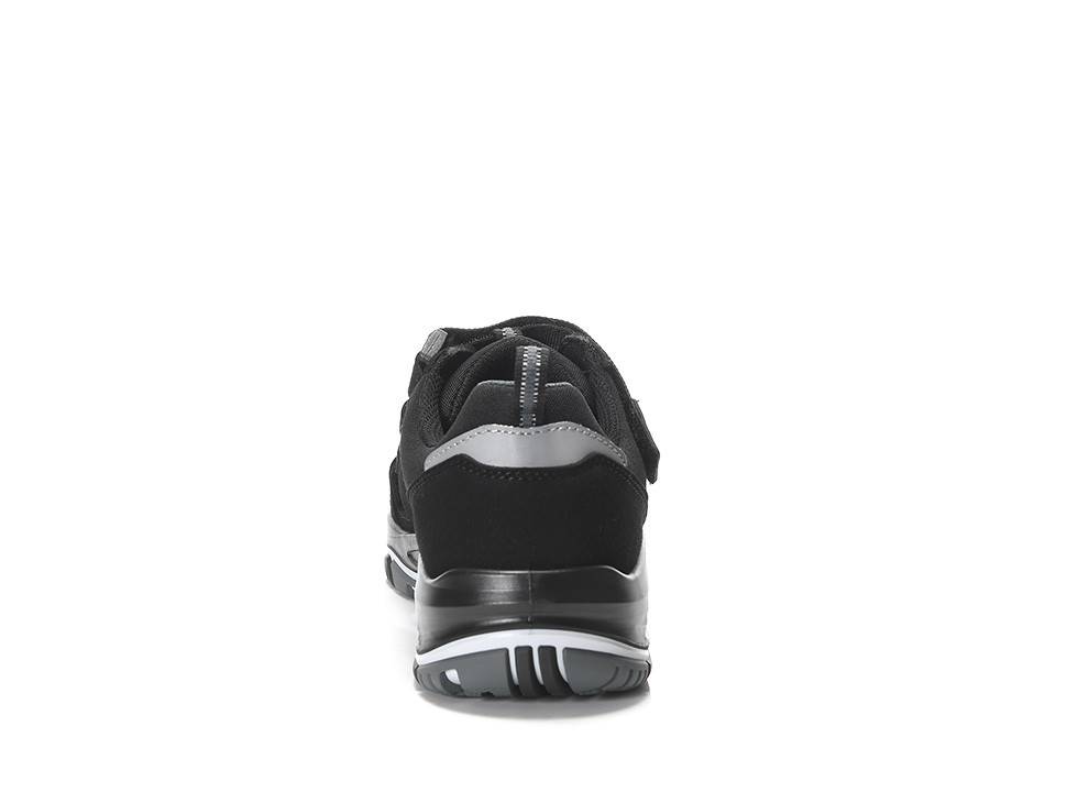 Ein schwarzer Sneaker mit grauen Akzenten, von hinten betrachtet, der die Ferse und Sohlengestaltung zeigt.