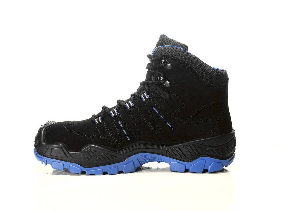 Schwarzer Wanderschuh mit blauen Akzenten, robuster Sohle und Schnürsenkeln, geeignet für Outdoor-Aktivitäten.