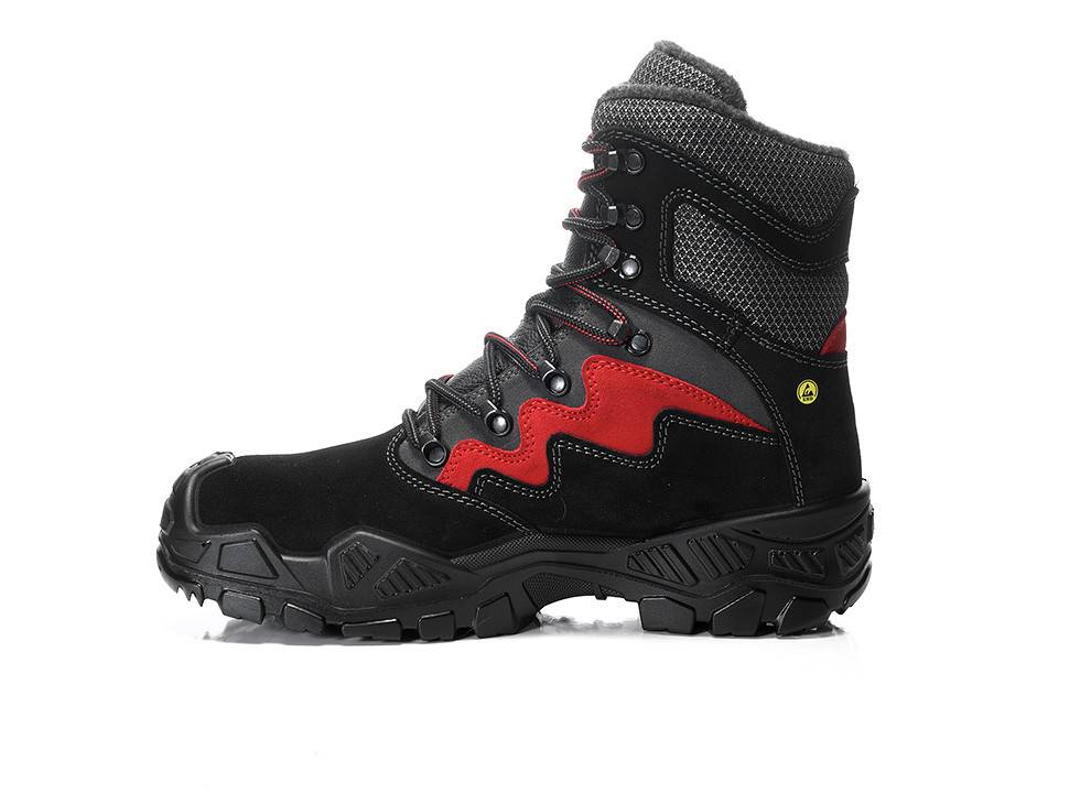 Ein robuster schwarzer und roter Wanderschuh mit kräftiger Profilsohle und Knöchelunterstützung, konzipiert für Outdoor-Aktivitäten.