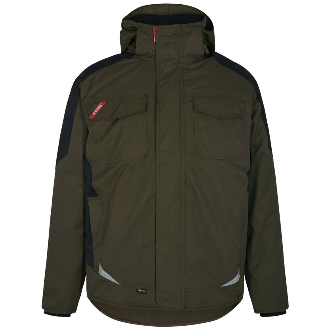 Dunkelolive Kapuzenjacke mit schwarzen Schulterakzenten, Frontreißverschluss, Brusttaschen und reflektierenden Details auf neutralem Hintergrund.