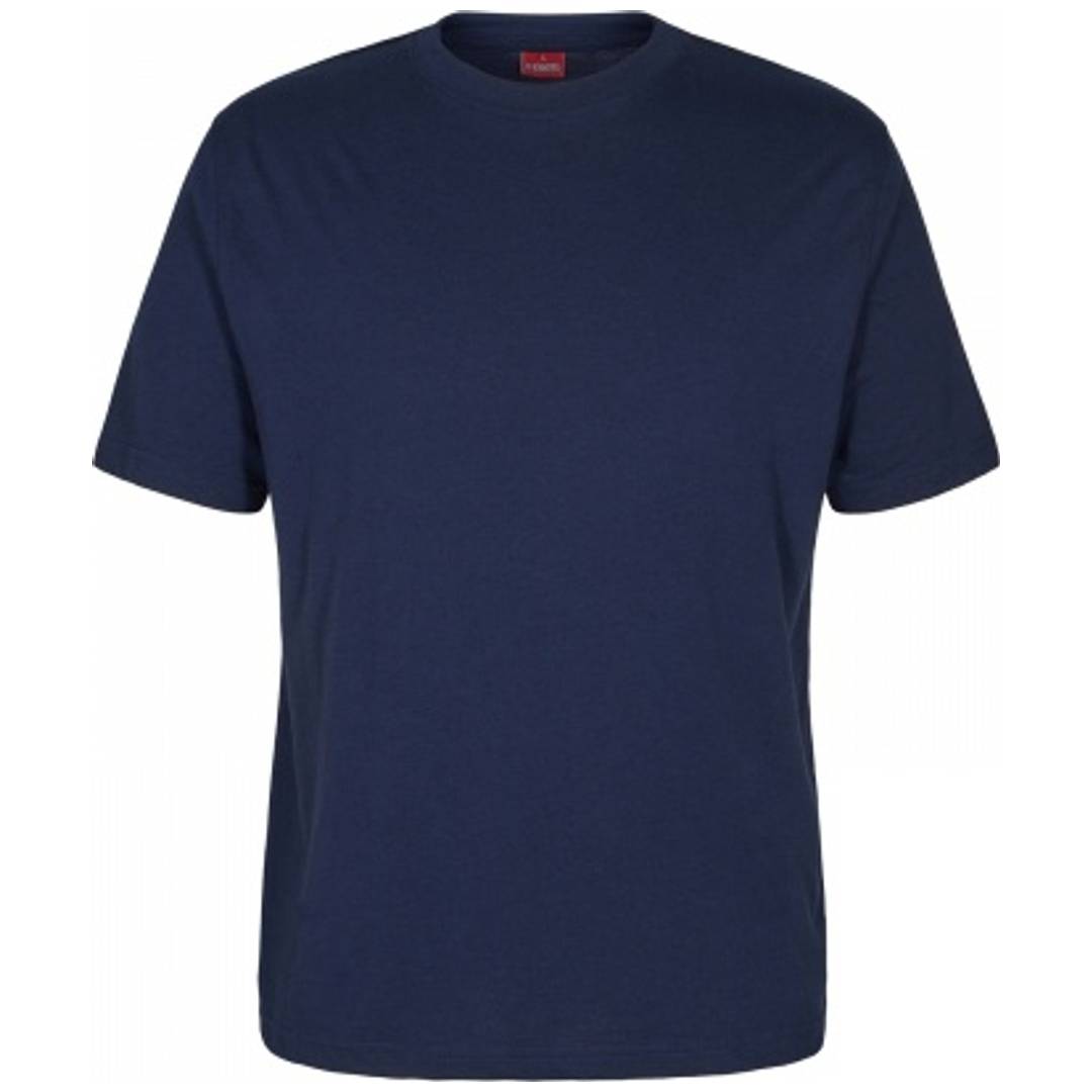 Einfaches dunkelblau kurzärmliges T-Shirt mit Rundhalsausschnitt auf weißem Hintergrund.