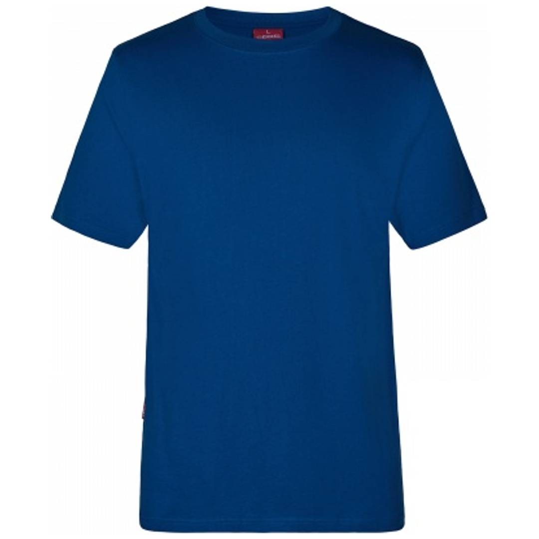 Einfaches blaues T-Shirt mit Kurzarm, Vorderansicht auf weißem Hintergrund gezeigt.