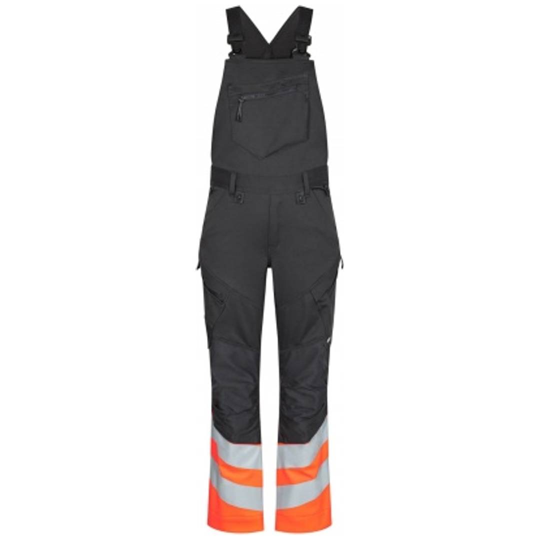 Schwarze Hochsichtbarkeitslatzoveralls mit reflektierenden orange- und silberfarbenen Bändern an den Unterschenkeln, auf weißem Hintergrund dargestellt.