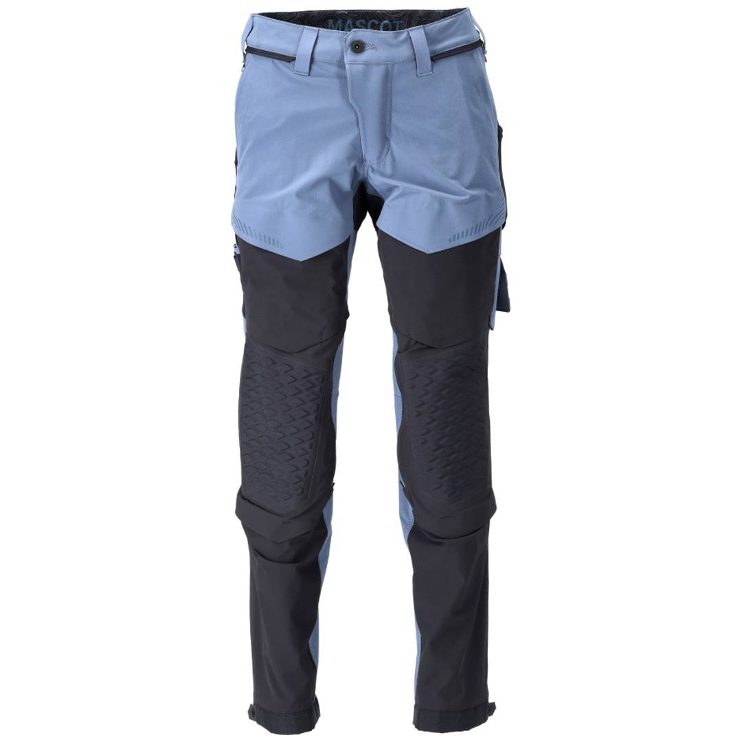 Blaue und schwarze Herren-Outdoorhosen mit verstärkten Kniepartien, Vorderansicht auf weißem Hintergrund.