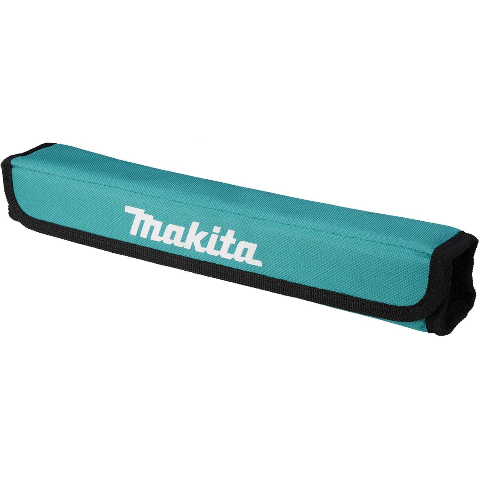 Blauer Makita Werkzeugtasche mit schwarzer Einfassung, entwickelt zum Transport von Elektrowerkzeugen. Die Tasche ist kompakt und verfügt über ein weißes Makita-Logo.