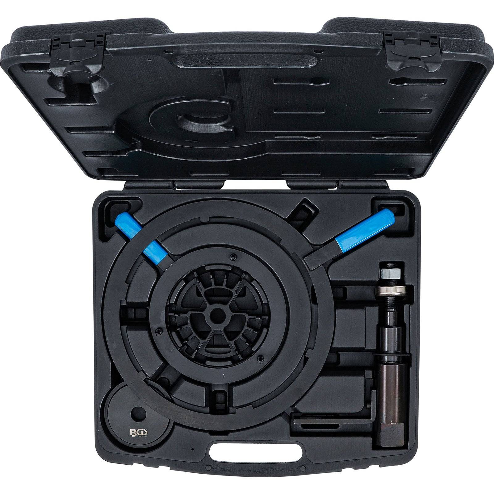 Eine schwarze Kunststoff-Transporttasche, die eine aufgewickelte Werkzeugeinheit mit blauen Griffen, verschiedene Anbauteile und Fächer zur systematischen Aufbewahrung enthält.