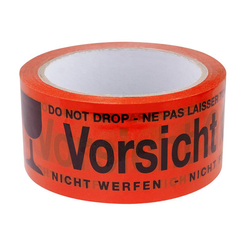 Eine Rolle rotes Packband mit dem Wort 