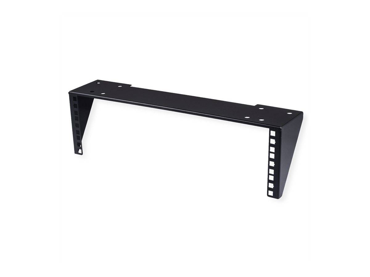 Schwarze Metall-Wandmontage-Regalhalterung mit perforierten Seitenflansche und Befestigungslöchern, dargestellt auf weißem Hintergrund.