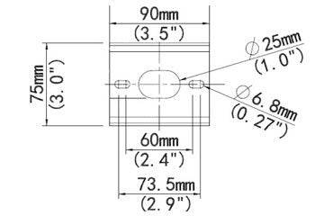 Maßstabgerechte technische Zeichnung eines rechteckigen Teils, die eine Breite von 90 mm, eine Höhe von 75 mm, ein Mittelloch von 25 mm, Seitenlöcher von 6,8 mm und untere Breiten von 60 mm und 73,5 mm zeigt.