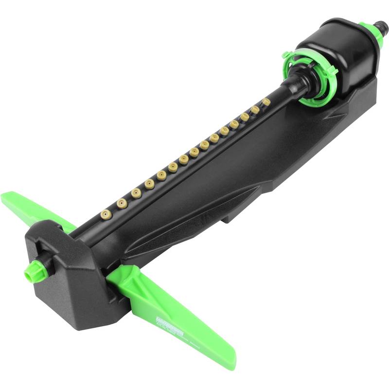 Ein schwarzer und grüner oszillierender Rasensprenger mit mehreren Wasserstrahlen, der für eine gleichmäßige Wasserverteilung über einen Garten- oder Rasenfläche konzipiert ist.