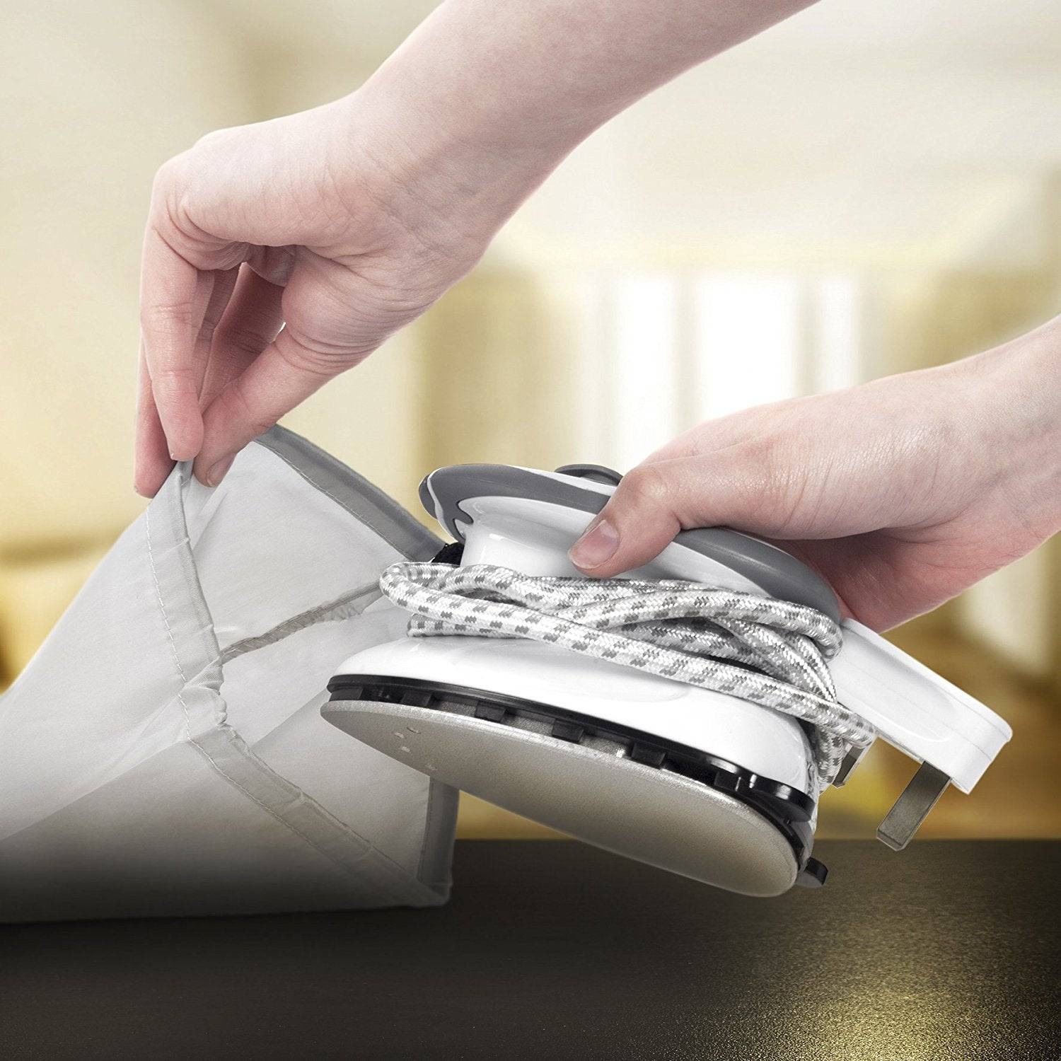 Duronic SI2 WE Reisebügeleisen | 375 W Minibügeleisen | 50 ml Wassertank | inkl Bürste und Beutel | Bügeleisen