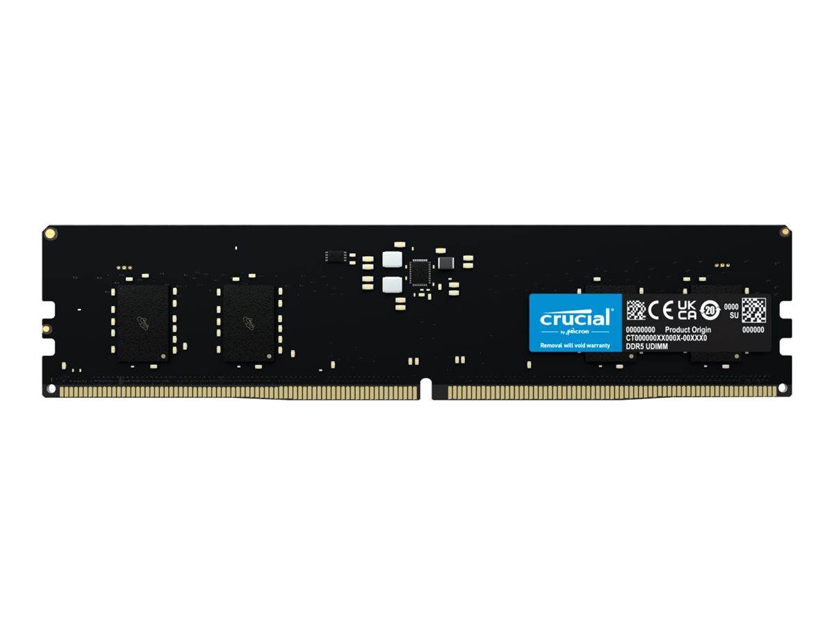 Ein entscheidendes Desktop-RAM-Speichermodul mit schwarzem Leiterplatte und goldenen Anschlüssen auf weißem Hintergrund dargestellt.
