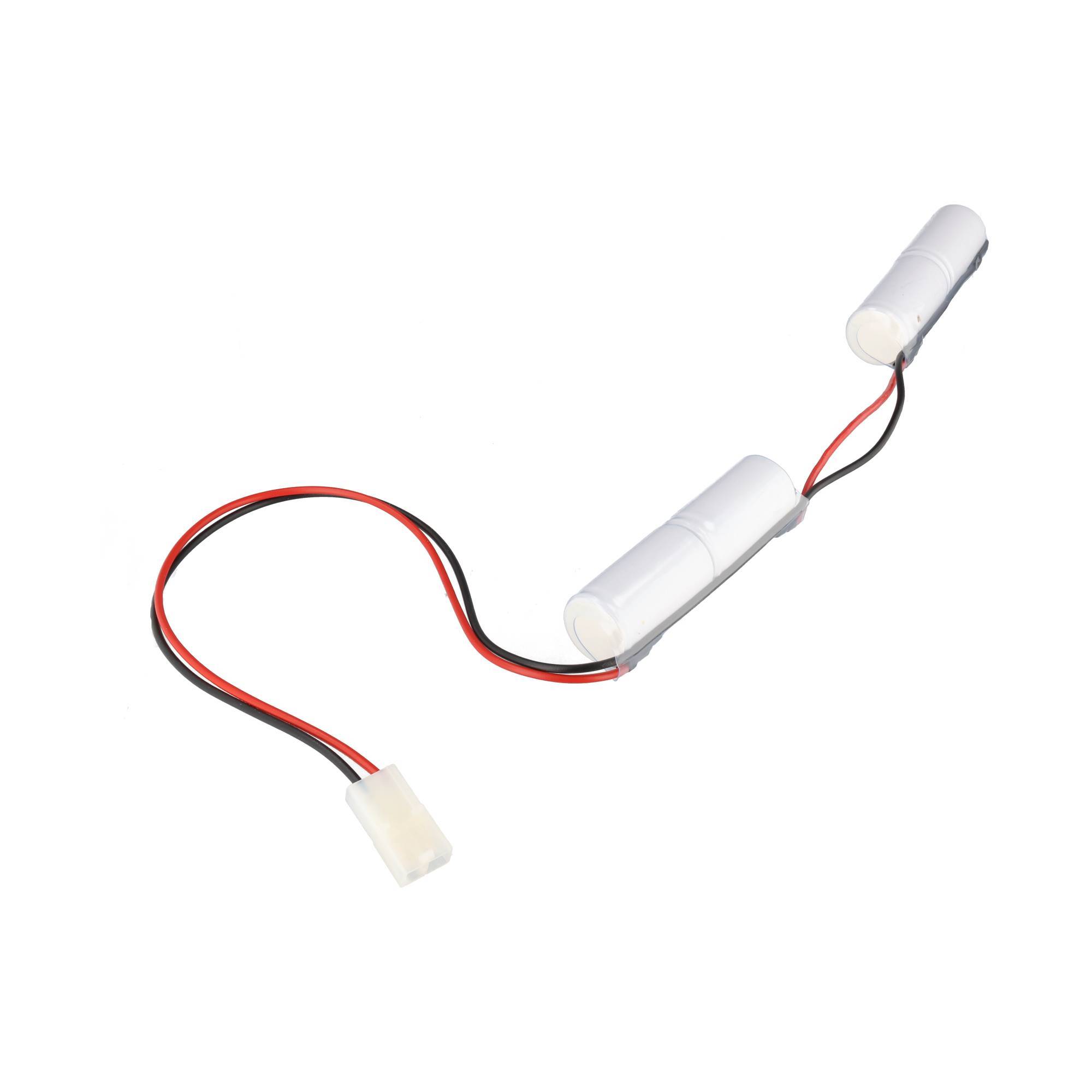 Drei weiße zylindrische LED-Module, die durch rote und schwarze Drähte verbunden sind und in einen kleinen Stecker enden.