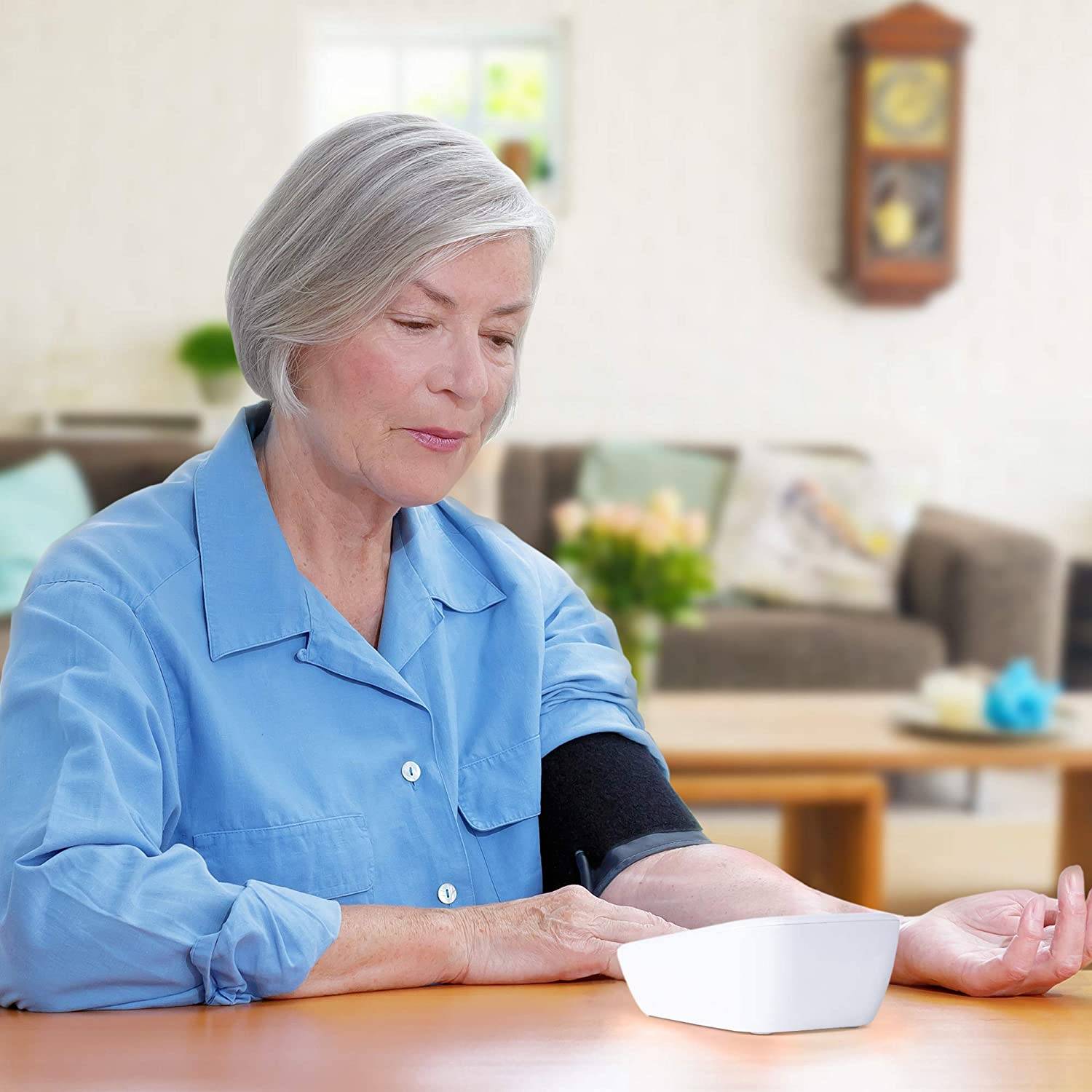 Duronic BPM200 Digitales Oberarm-Blutdruckmessgerät | Arhythmie Erkennung | Manschette 22-36 cm | Blutdruckmessung