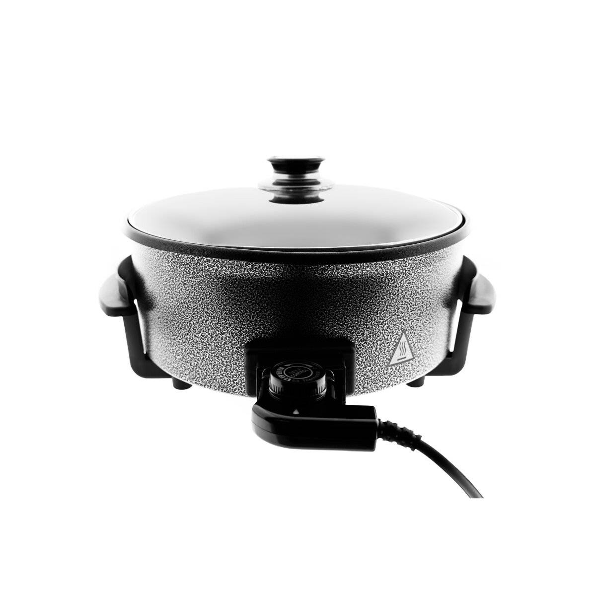 Elektrische Pfanne mit einem Deckel und einem Temperaturregler am vorderen Rand, mit Griffen an beiden Seiten, vor einem weißen Hintergrund.