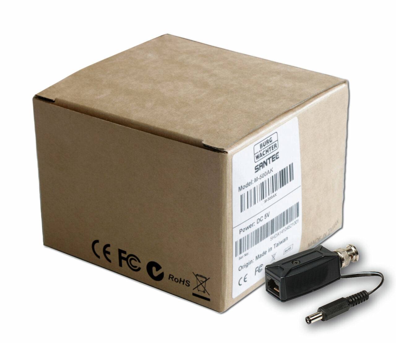 Karton mit einem kleinen schwarzen Netzteil und Kabel daneben, Produktverpackung auf weißem Hintergrund dargestellt.