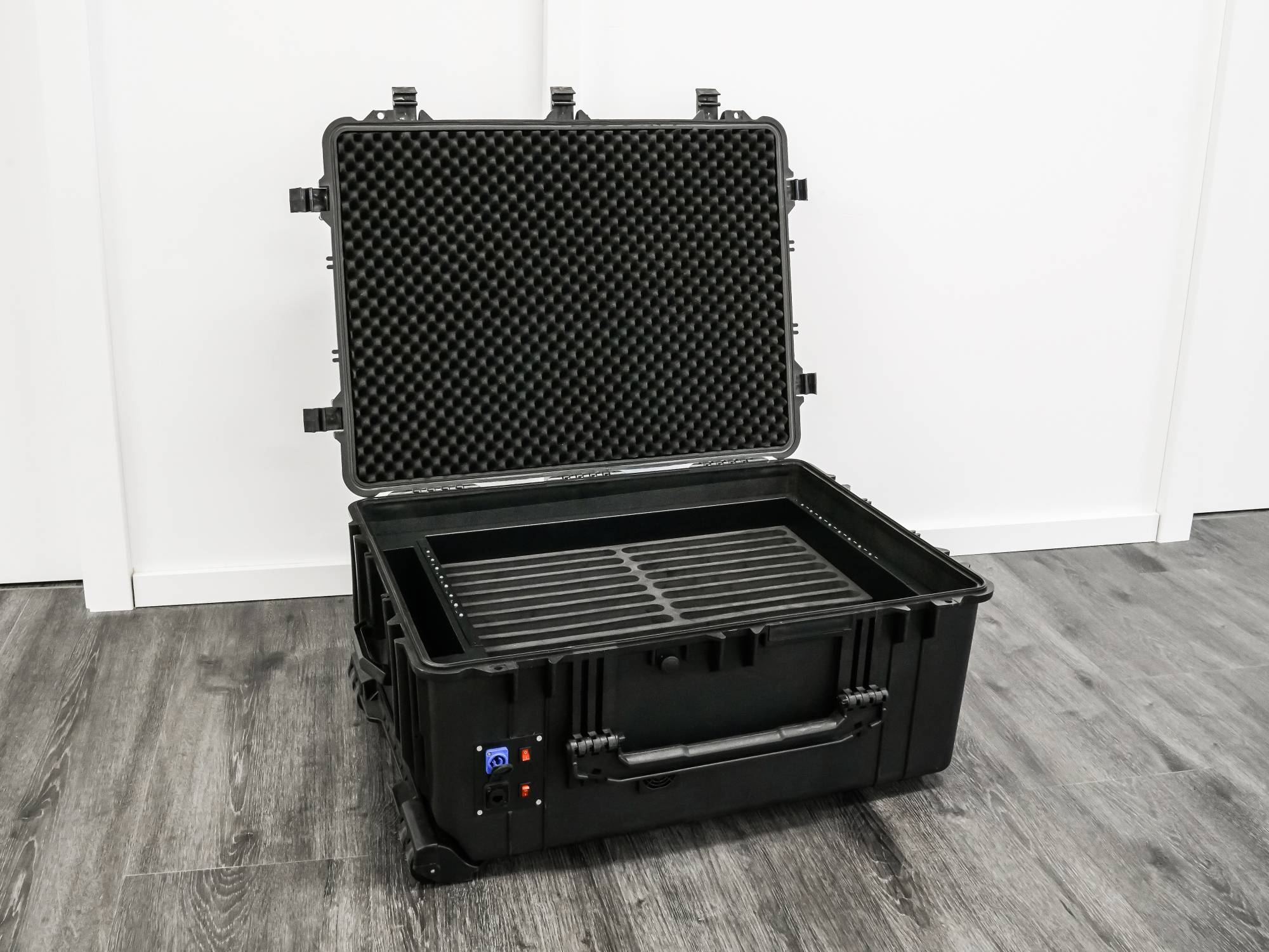 ATON2 T16C Tablet-Ladetrolley, USB-C™ Ausführung, aktive Belüftung, Zusatzsteckdosen, schwarz