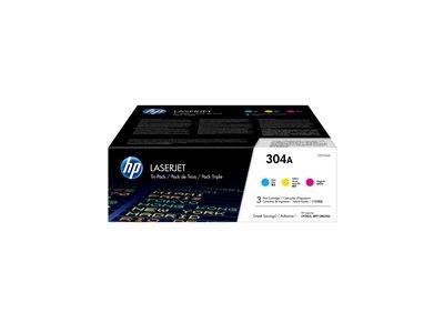 HP LaserJet 304A Tonerkartusche in einer Schachtel mit schwarzem Deckel, auf dem das HP-Logo, Produktdetails und Farbetiketten zu sehen sind; Cyan, Magenta, Gelb.
