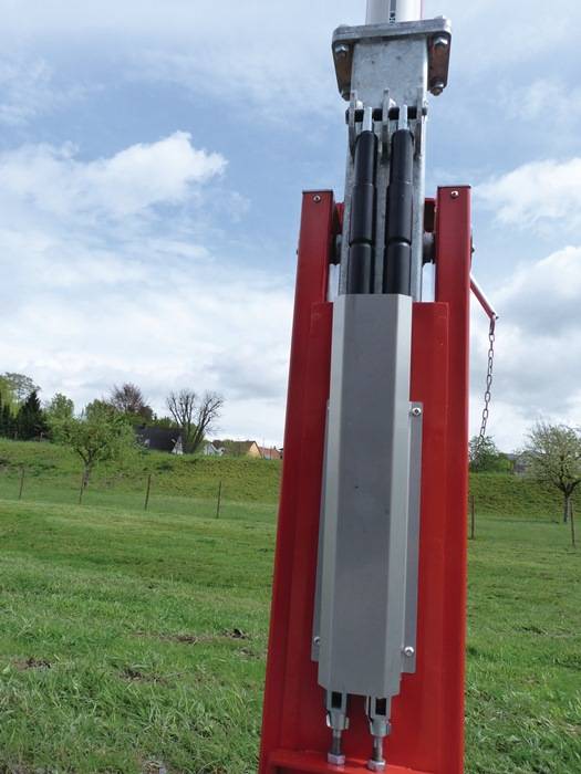 Wegesperre 6500mm m.Gasdruckfeder Alu weiß m.roten Streifen CRONENBERG OH