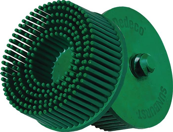 Schleifscheibe mit Schlitzen von 'Pedeco' in Grün, eine Befestigung zum Polieren oder Schleifen, ausgestattet mit radialen Lamellen zur Staubentfernung während des Gebrauchs.