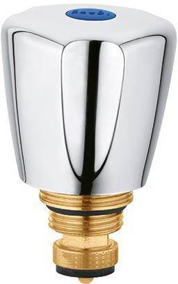 Chrom- und Messinghahn-Strahlregler oder Brausekopf-Adapter mit polierter metallischer Oberfläche und Gewinde-Anschluss