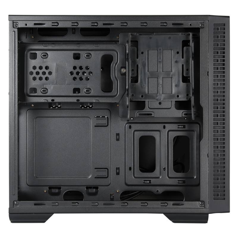 Leeres schwarzes Computergehäuse-Inneres mit sichtbaren Laufwerkschächten, Motherboard-Tablett und Kabelöffnungen.