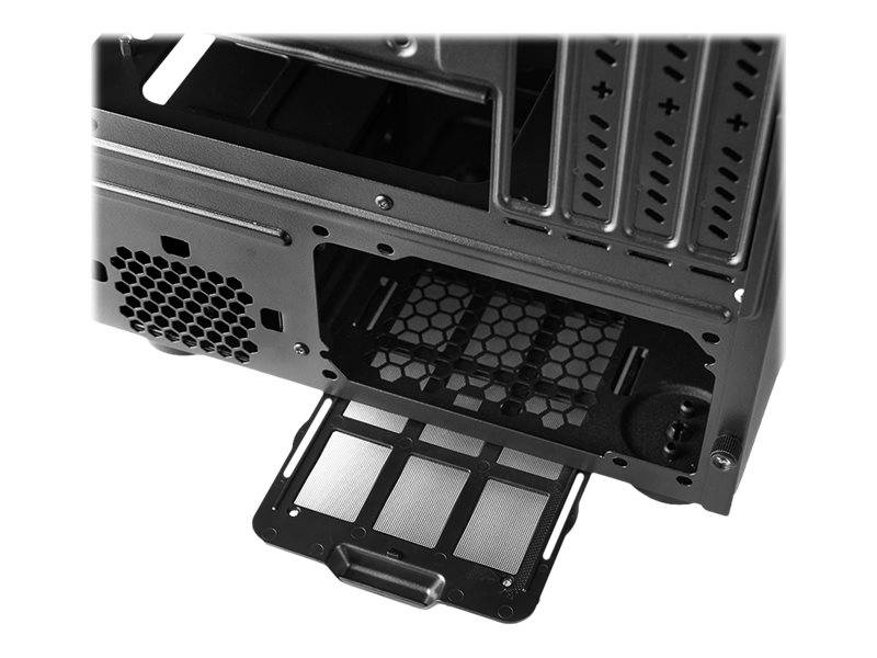 Nahaufnahme eines Computergehäuses, das einen herausnehmbaren Bodentstaubungsfilter zeigt, der aus der belüfteten Maschenöffnung herausgezogen ist.