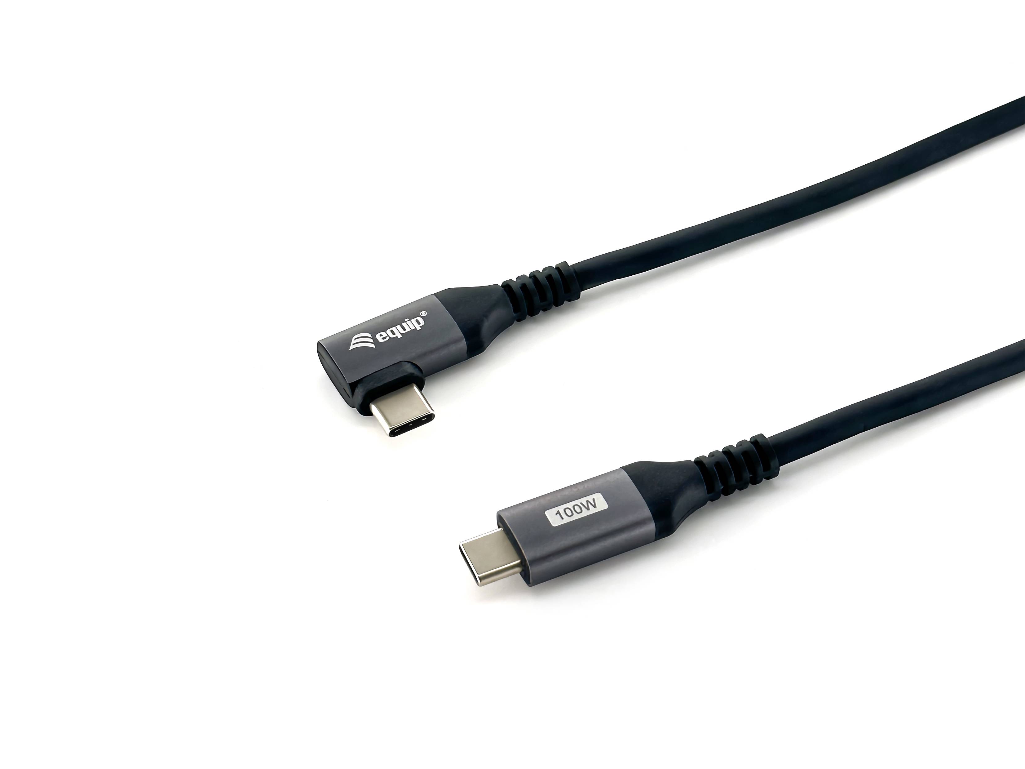 Zwei schwarze USB-C-Kabel mit abgewinkelten Steckern auf weißem Hintergrund, eines mit der Marke „equip