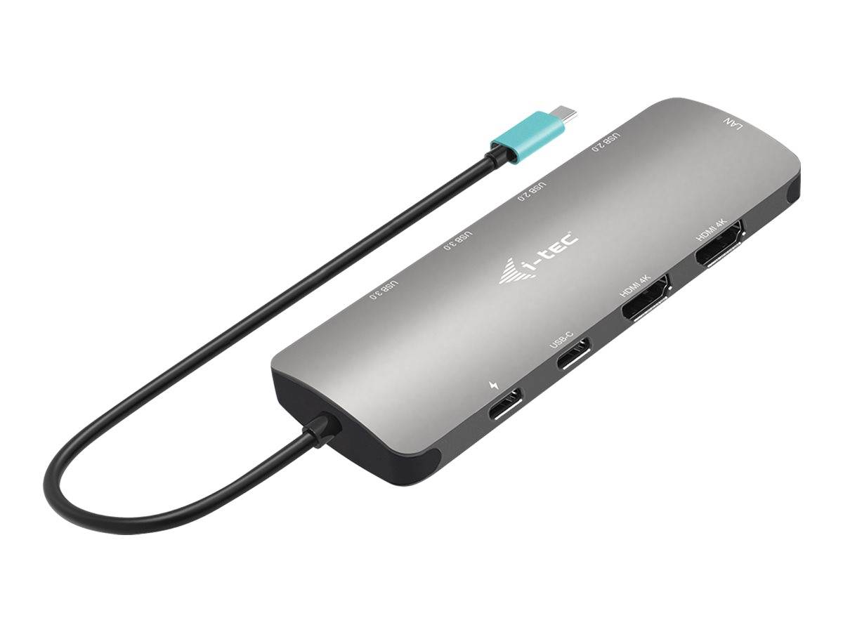 Ein schlanker, silberner USB-C-Hub mit mehreren Anschlüssen, darunter HDMI, USB-A, USB-C und Ethernet, entwickelt zur Erweiterung der Geräteverbindungen.