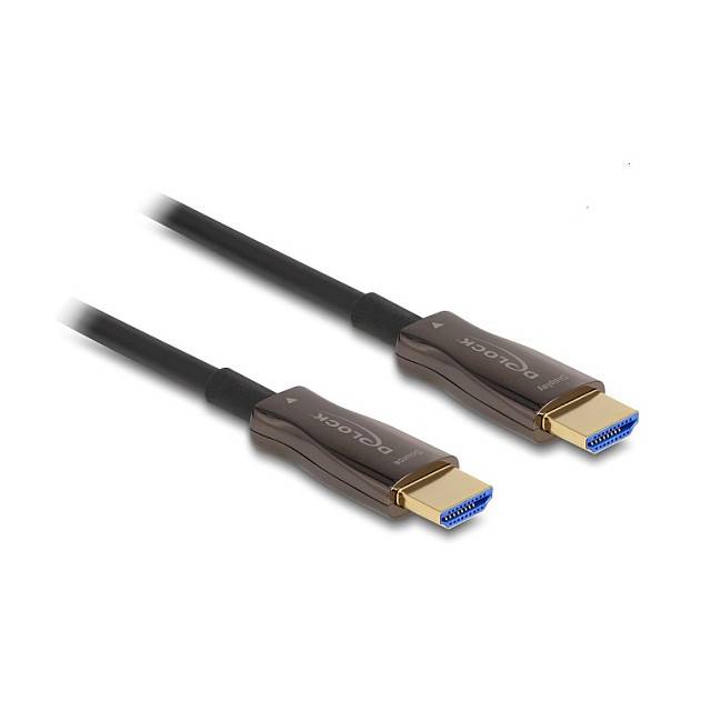 Zwei schwarze USB-C-zu-USB-C-Kabel mit vergoldeten und braunen Steckern auf weißem Hintergrund dargestellt.