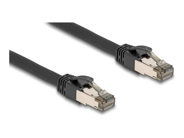 Zwei schwarze Ethernet-Kabel mit RJ45-Steckern auf weißem Hintergrund, diagonal angeordnet.