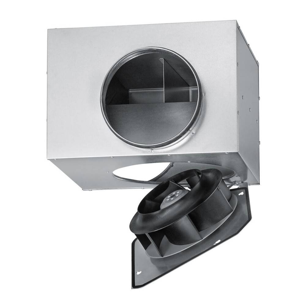 Komponente des Lüftungssystems mit einem Metallgehäuse und einer Flügelradgebläseeinheit, konzipiert für Luftabsaugung in HVAC-Anlagen.