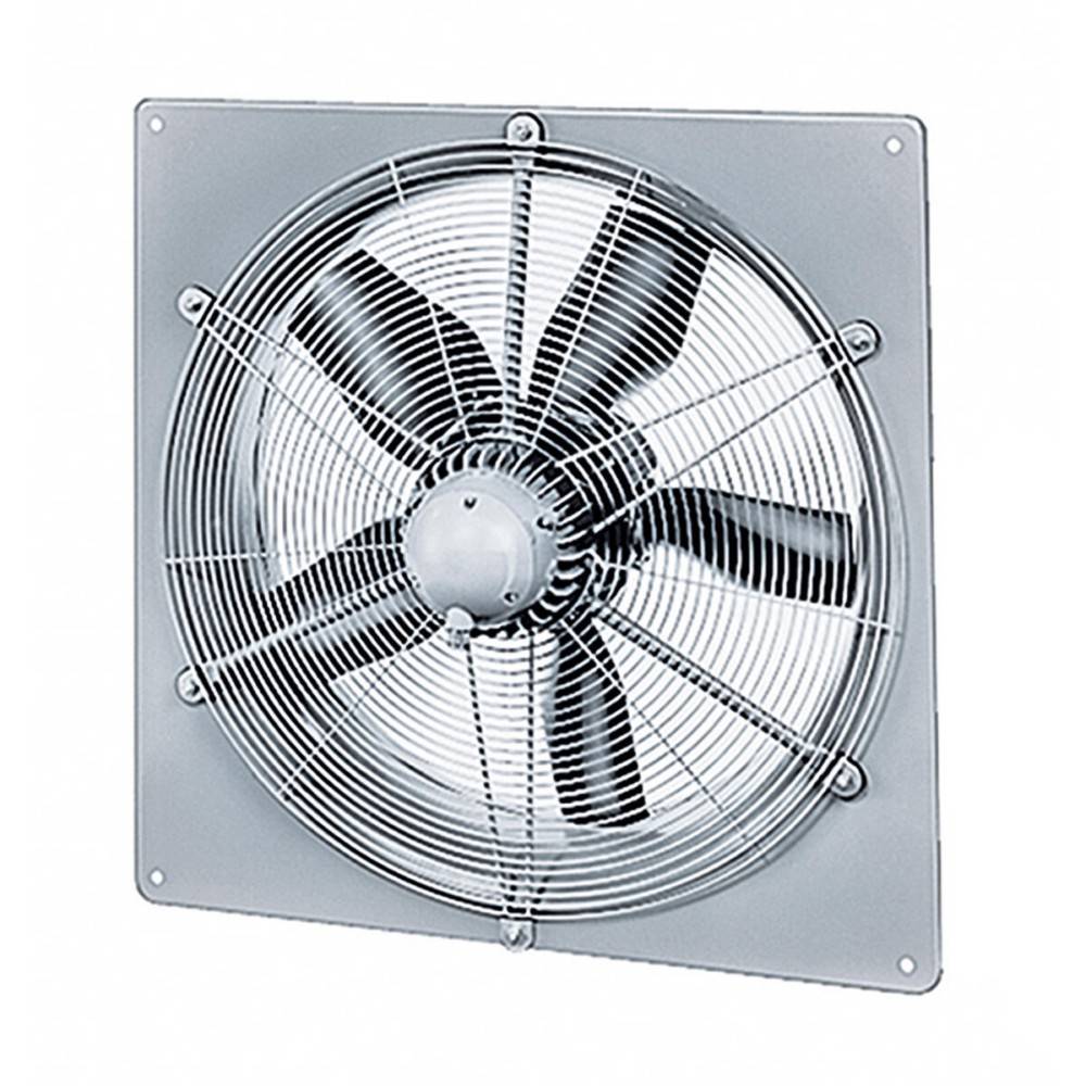 Ein wandmontierter Industrialventilator mit Metallgitter und fünf schwarzen Rotorblättern, konzipiert für die Belüftung großer Räumlichkeiten.