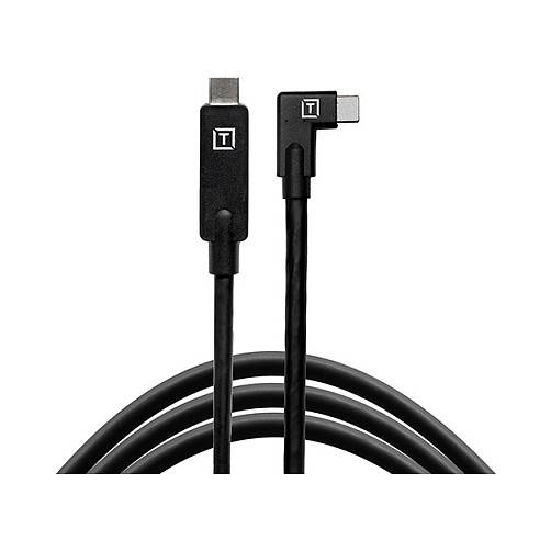 Schwarzes Kabel mit zwei abgewinkelten USB-C-Steckern, jeder mit einem 