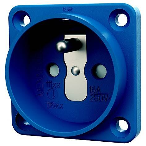Blaue Stromverteiler-Steckdose mit vier Befestigungslöchern und einem zentralen Sicherheitsverschluss, gekennzeichnet mit 16A 250V.