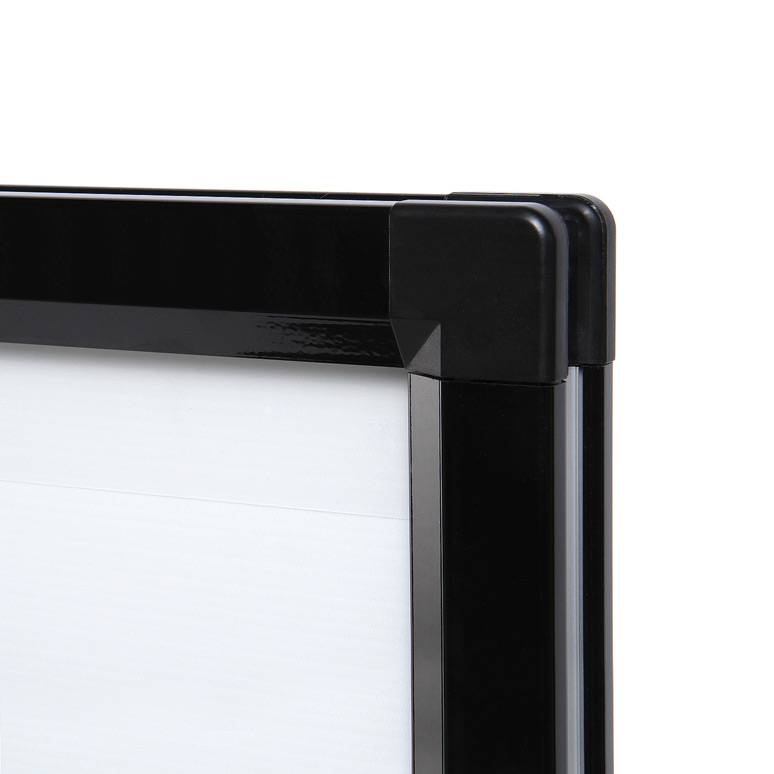 Showdown Displays Windtalker® City (Schwarz). Kundenstopper 70x100 wetterfest (mit wetterfester Postertasche)