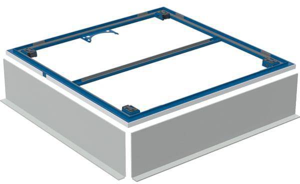 Ein rechteckiger Metallrahmen mit blauen Kanten und einem Scharnierungsmechanismus, wahrscheinlich zum Abstützen oder Sichern einer Struktur verwendet.