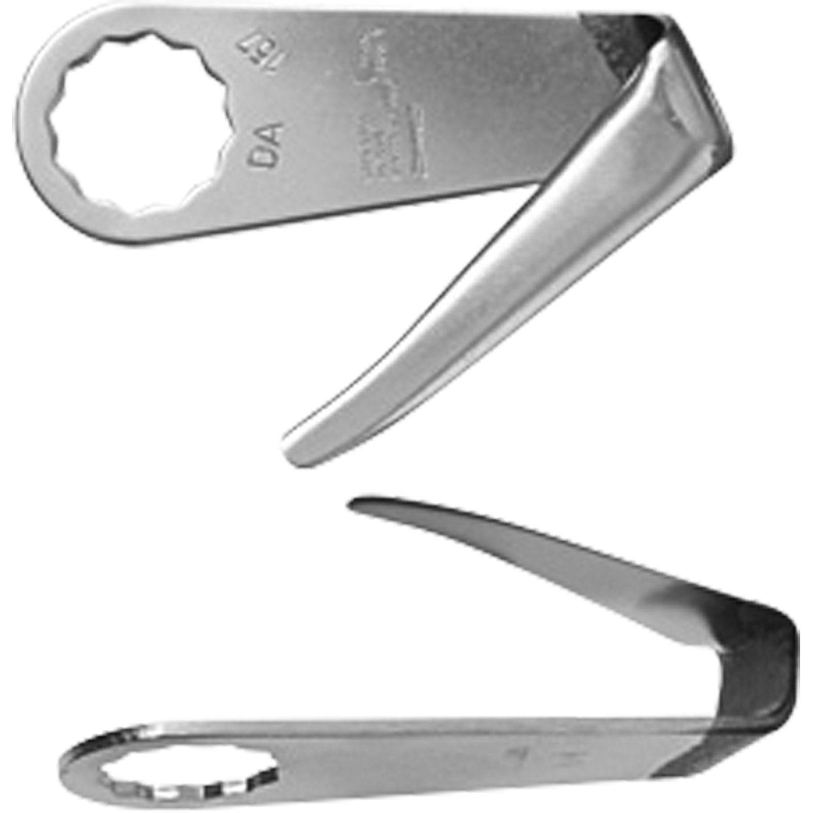 Zwei Flaschenöffner aus Metall mit gezackten, runden Kanten und flachen Griffen, die auf einem weißen Hintergrund in unterschiedlichen Winkeln angeordnet sind.