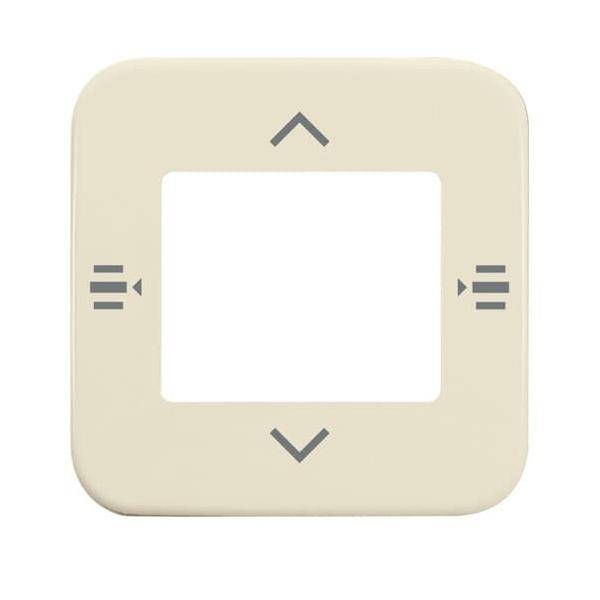 Ein beiger Rahmen mit schwarzen Pfeilsymbolen an der Ober-, Unter- und Seitenkante, der möglicherweise Richtungen oder Navigation um den zentralen Raum herum anzeigt.