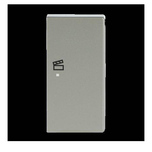 Eine silberne Handyhülle mit einem kleinen schwarzen Filmklappe-Symbol auf der Vorderseite, vor einem schwarzen Hintergrund.