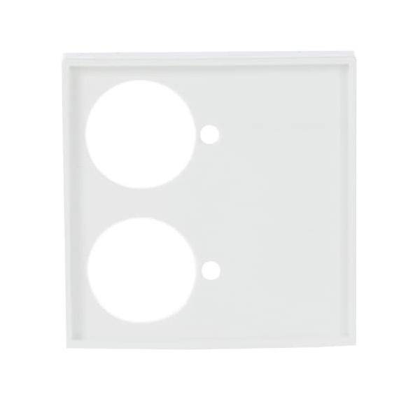 Eine weiße Abdeckplatte für eine Doppelsteckdose mit zwei kreisrunden Ausschnitten und kleinen Schraublöchern neben jedem Ausschnitt.