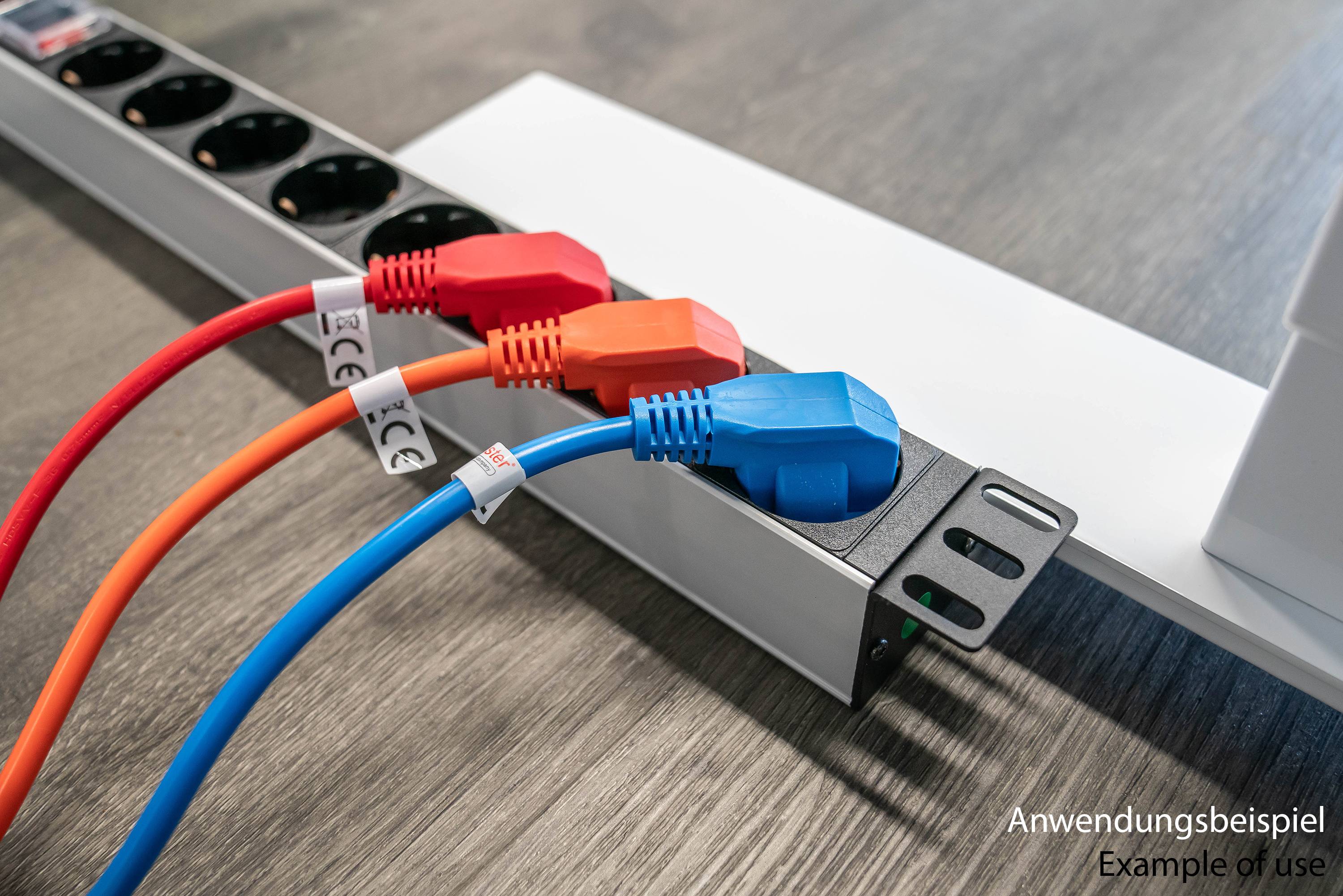 kabelmeister® Netzkabel Schutzkontakt-Stecker Typ E+F (90° gew.) an Kaltgeräte-Buchse C13, orange, 1,00mm², 5m