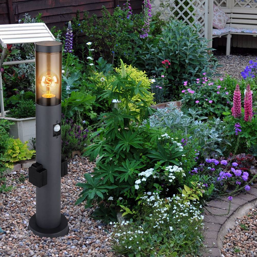 Sockelleuchte mit Bewegungsmelder Außenleuchte mit Steckdosen Stehlampe Außen, anthrazit rauch, dimmbar Fernbedienung, 1x RGB LED 8,5W 806Lm, DxH