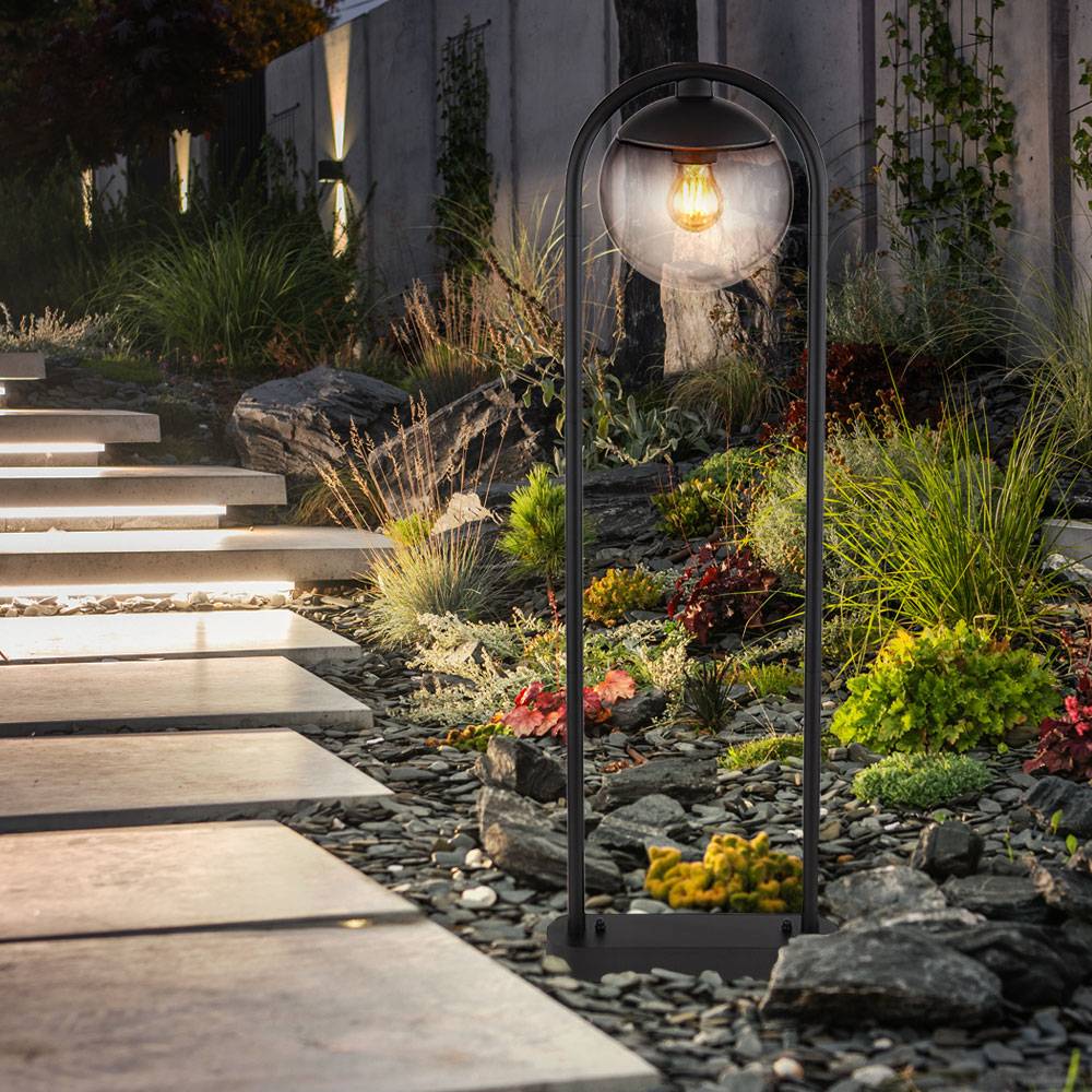 Stehlampe E27 Garten Weg Beleuchtung Außen Aussenleuchten Gartenlampe Standleuchte, Glaskugel rauch Metall schwarz, 1x E27 Fassung, LxBxH 32x20x100