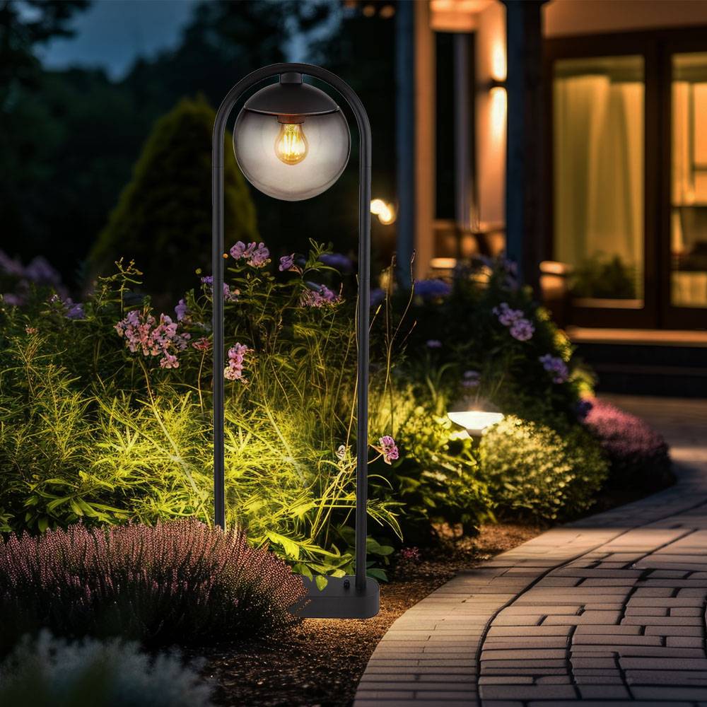 Stehlampe E27 Garten Weg Beleuchtung Außen Außenlampe Gartenlampe Standleuchte, Glaskugel rauch Metall schwarz, 1x E27 Fassung, LxBxH 32x20x100 cm