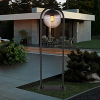 Stehlampe E27 Garten Weg Beleuchtung Außen Außenlampe Gartenlampe Standleuchte, Glaskugel rauch Metall schwarz, 1x E27 Fassung, LxBxH 32x20x100 cm Stehlampe E27 Garten Weg Beleuchtung Außen Außenlampe Gartenlampe Standleuchte, Glaskugel rauch Metall schwarz, 1x E27 Fassung, LxBxH 32x20x100 cm